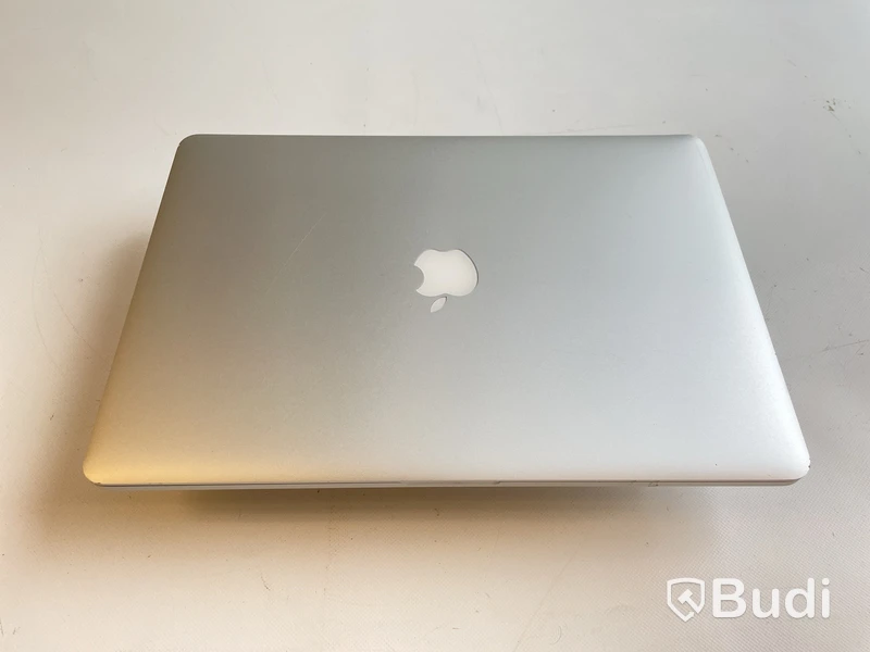 Dator Apple MacBook Pro 15tum (2015). OBS! Defekt skärm.