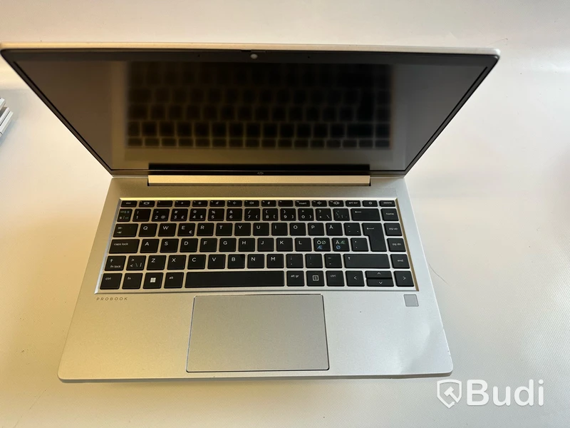 Dator HP ProBook 440 14tum G9. OBS! Inget OS och defekt chassi.