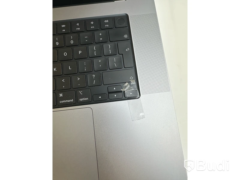 Dator MacBook Pro M1 16 tum (2021) inkl. laddare OBS! skadad tangentbordstangent
