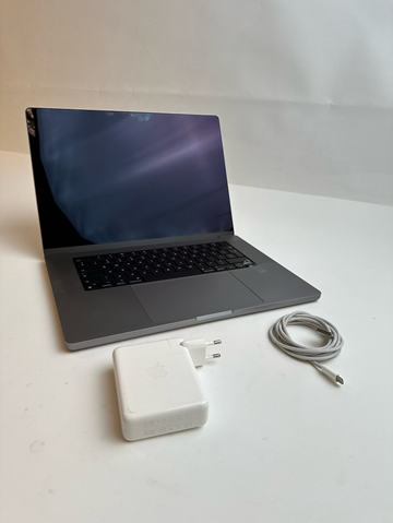 Dator MacBook Pro M1 16 tum (2021) inkl. laddare OBS! skadad tangentbordstangent