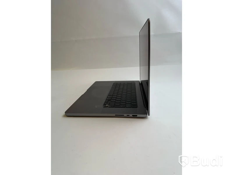 Dator MacBook Pro M1 16 tum (2021) inkl. laddare OBS! skadad tangentbordstangent