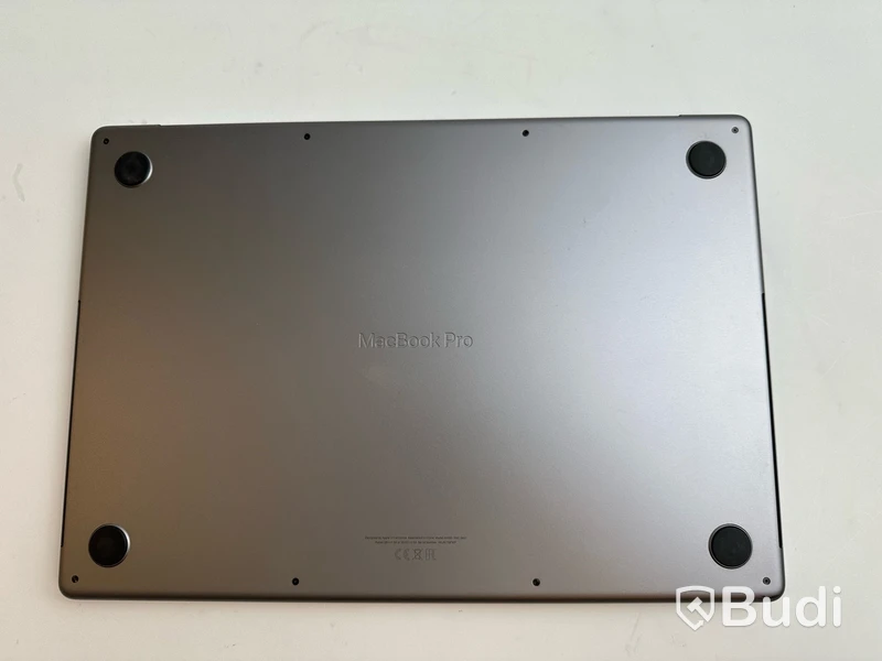Dator MacBook Pro M1 16 tum (2021) inkl. laddare OBS! skadad tangentbordstangent