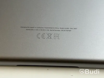 Dator MacBook Pro M1 16 tum (2021) inkl. laddare OBS! skadad tangentbordstangent