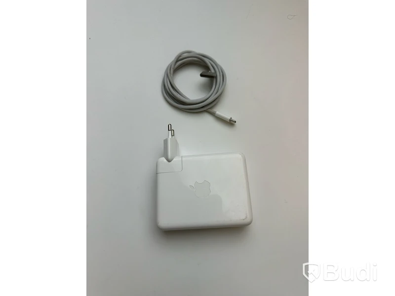Dator MacBook Pro M1 16 tum (2021) inkl. laddare OBS! skadad tangentbordstangent