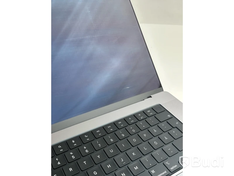 Dator Apple MacBook Pro M1 16 tum (2021) inkl. laddare OBS! Skadad skärm