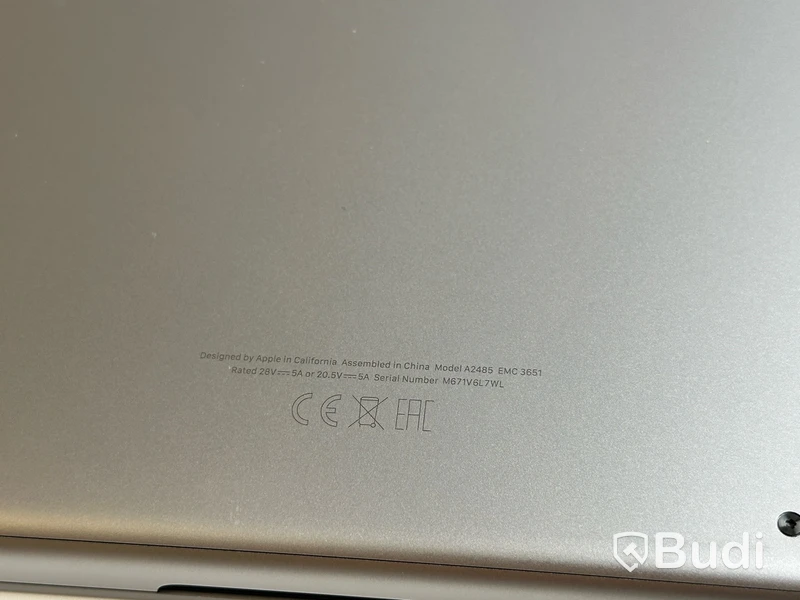 Dator Apple MacBook Pro M1 16 tum (2021) inkl. laddare OBS! Skadad skärm