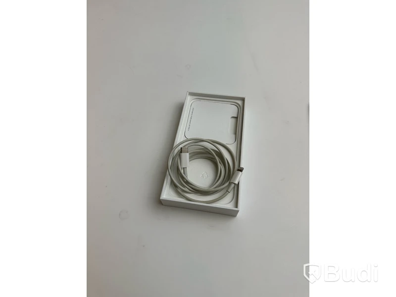 Mobil Apple iPhone 13 128GB.