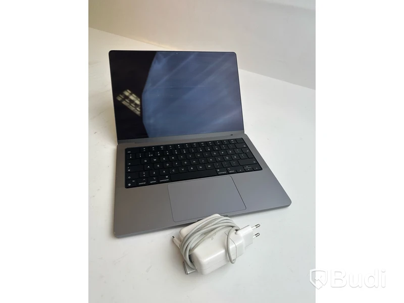 Dator Apple MacBook Pro M1 14 tum (2021) inkl. laddare. OBS! Repor på skärmen