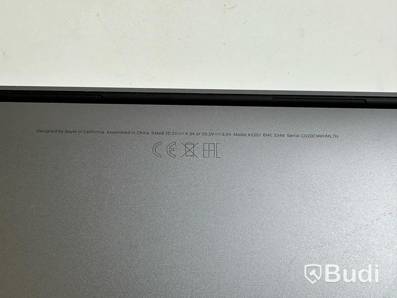 Dator Apple MacBook Pro 13 tum (2020) inkl. laddare.