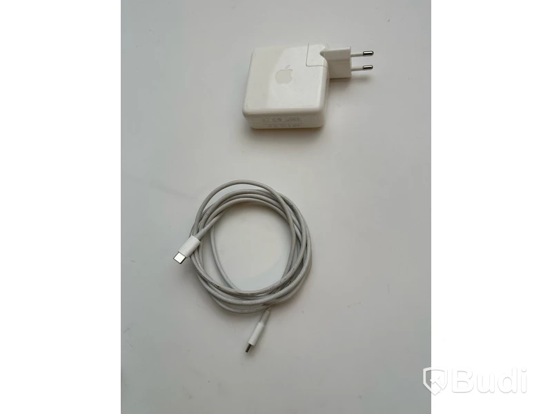 Dator Apple MacBook Pro 13 tum (2020) inkl. laddare.