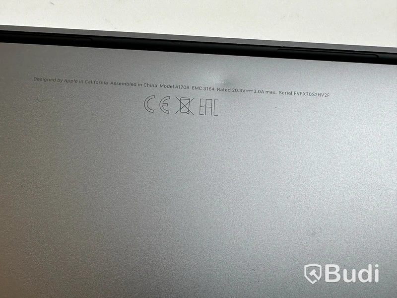 Dator Apple MacBook Pro 13 tum (2017) inkl. laddare.