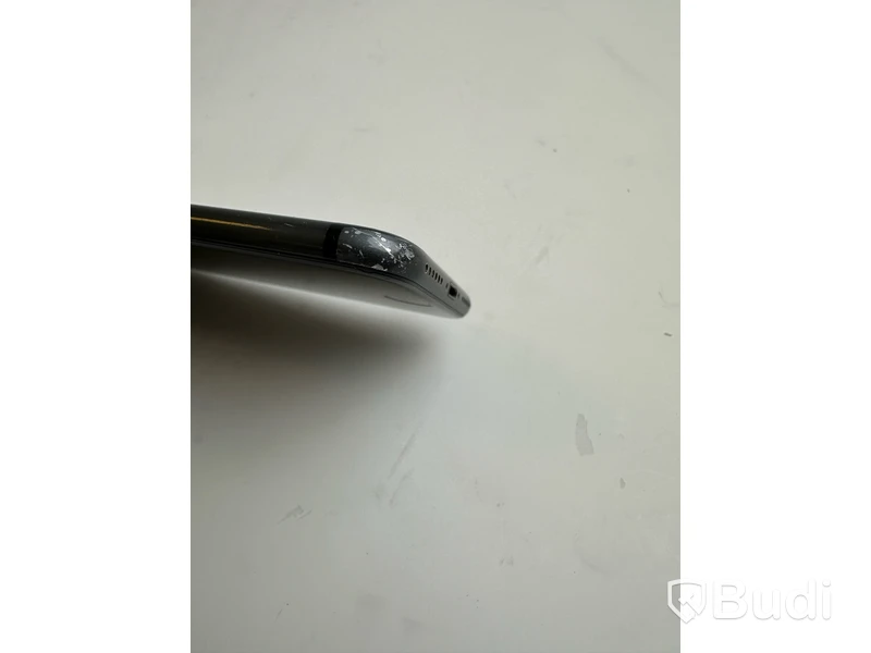 Mobil Apple iPhone 7 128GB. OBS! Repor på skärmen.