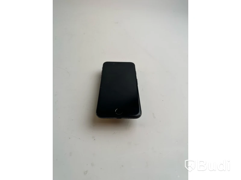 Mobil Apple iPhone 7 128GB. OBS! Repor på skärmen.