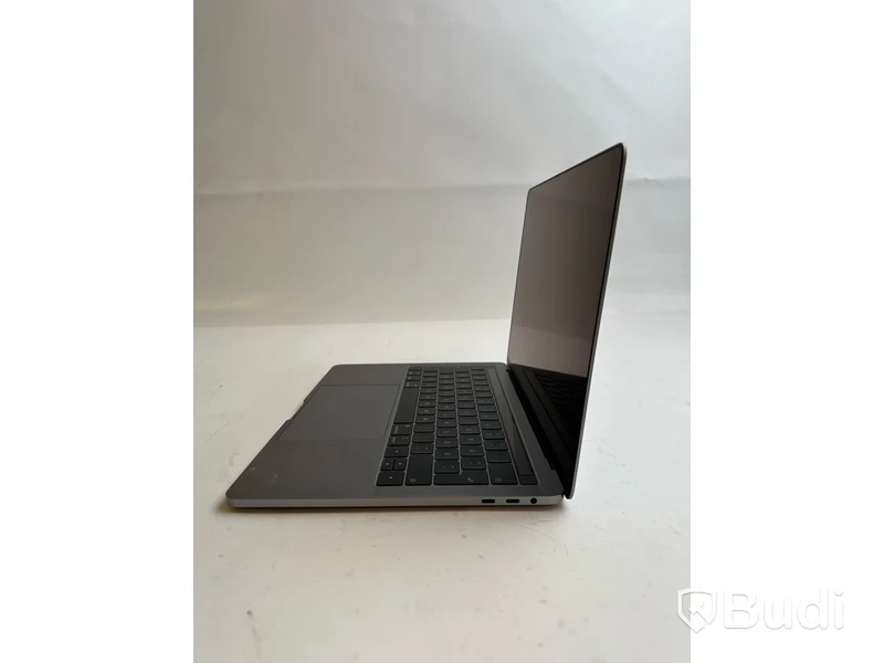 Dator Apple MacBook Pro 13 tum (2019) inkl. laddare.