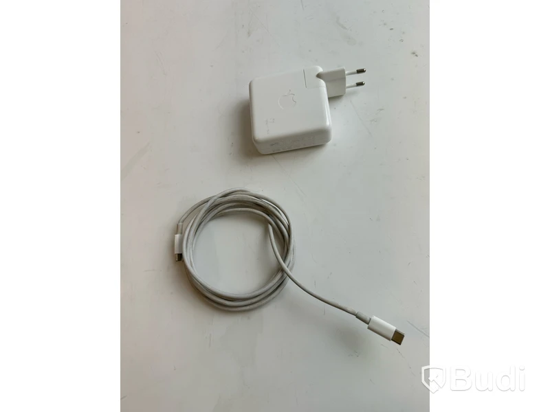 Dator Apple MacBook Pro 13 tum (2019) inkl. laddare.