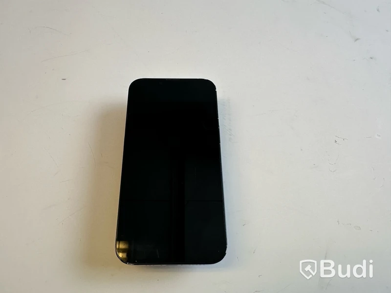 Mobil Apple iPhone 13 128GB. OBS! Skrapad skärm.