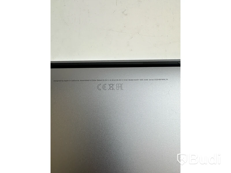 Dator Apple MacBook Pro 13 tum (2020) inkl. laddare.