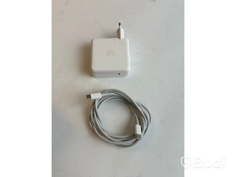 Dator Apple MacBook Pro 13 tum (2020) inkl. laddare.