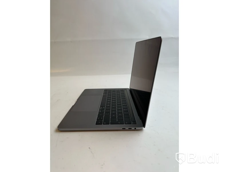 Dator Apple MacBook Pro 13 tum (2019) inkl. laddare.