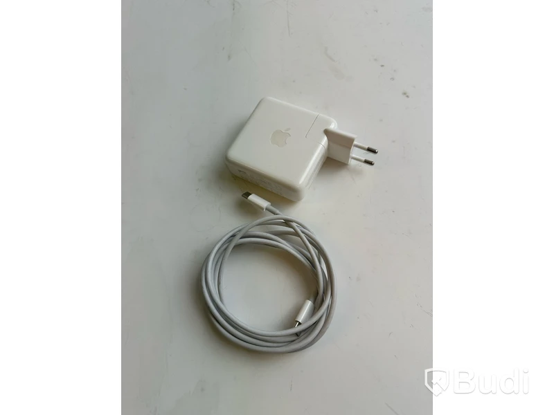 Dator Apple MacBook Pro 13 tum (2019) inkl. laddare.