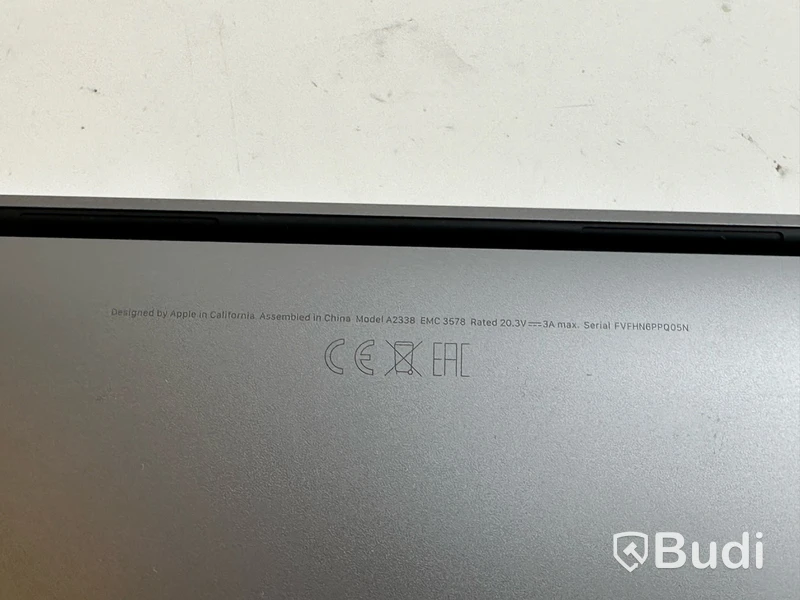 Dator Apple MacBook Pro 13 tum (2020) inkl. laddare.