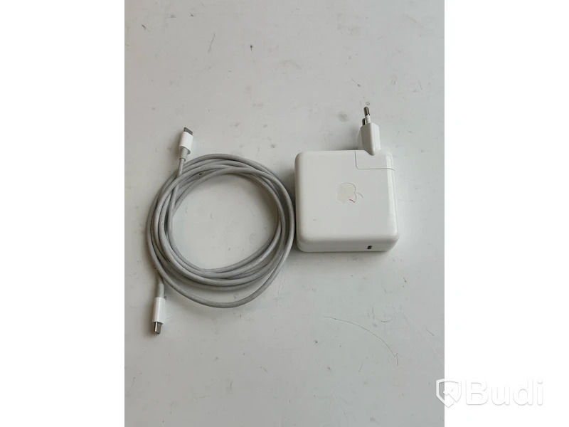 Dator Apple MacBook Pro 13 tum (2020) inkl. laddare.