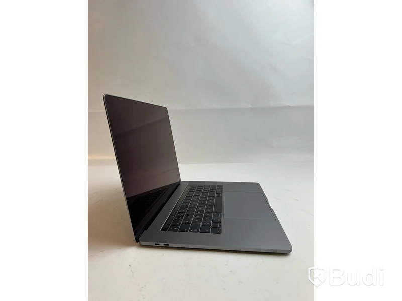 Dator Apple MacBook Pro 16 tum (2017) inkl. laddare.