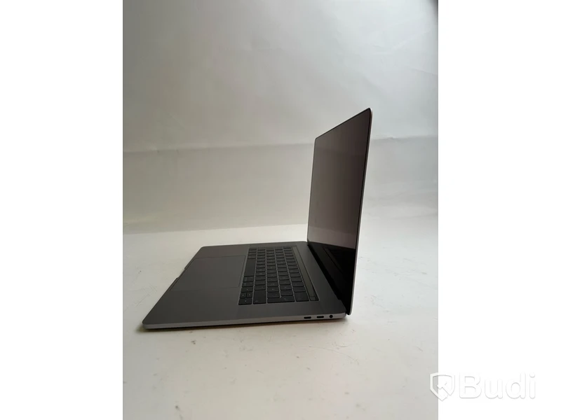 Dator Apple MacBook Pro 16 tum (2017) inkl. laddare.