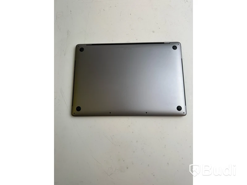 Dator Apple MacBook Pro 16 tum (2017) inkl. laddare.