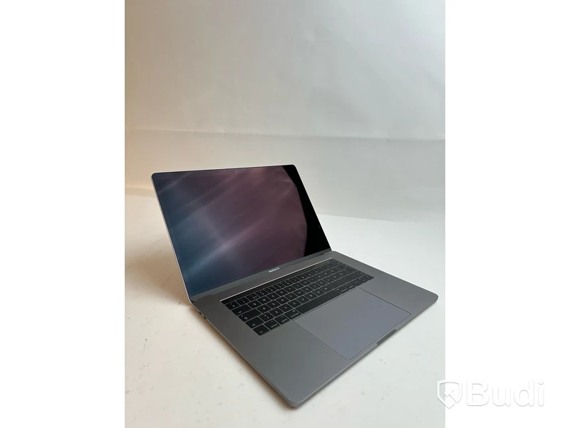 Dator Apple MacBook Pro 16 tum (2017) inkl. laddare.