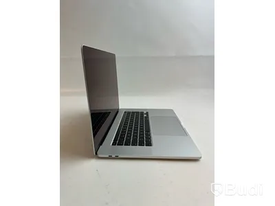 Dator Apple MacBook Pro 16 tum (2017) inkl. laddare.