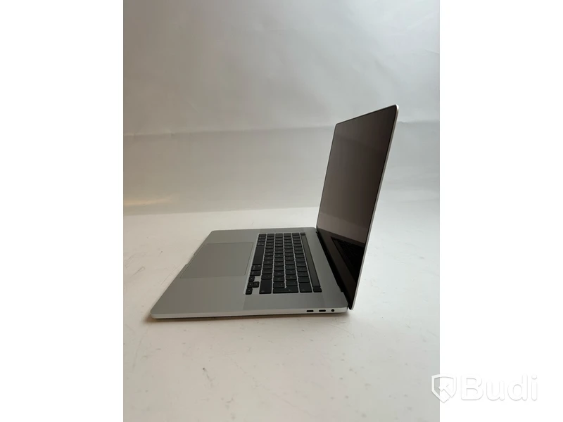 Dator Apple MacBook Pro 16 tum (2017) inkl. laddare.