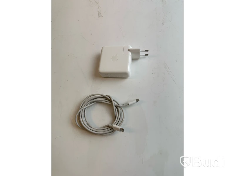 Dator Apple MacBook Pro 16 tum (2017) inkl. laddare.
