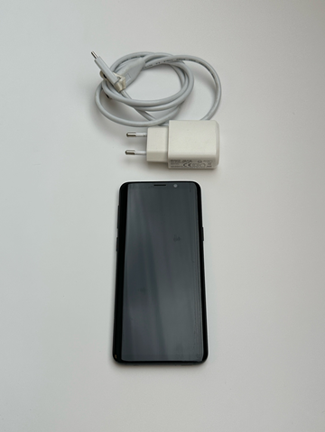 Mobil Samsung Galaxy S9 inkl. laddare.