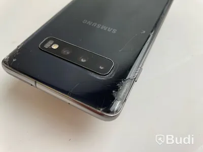 Mobil Samsung Galaxy S10. OBS! Skrapad skärm.