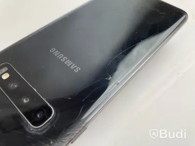 Mobil Samsung Galaxy S10. OBS! Skrapad skärm.