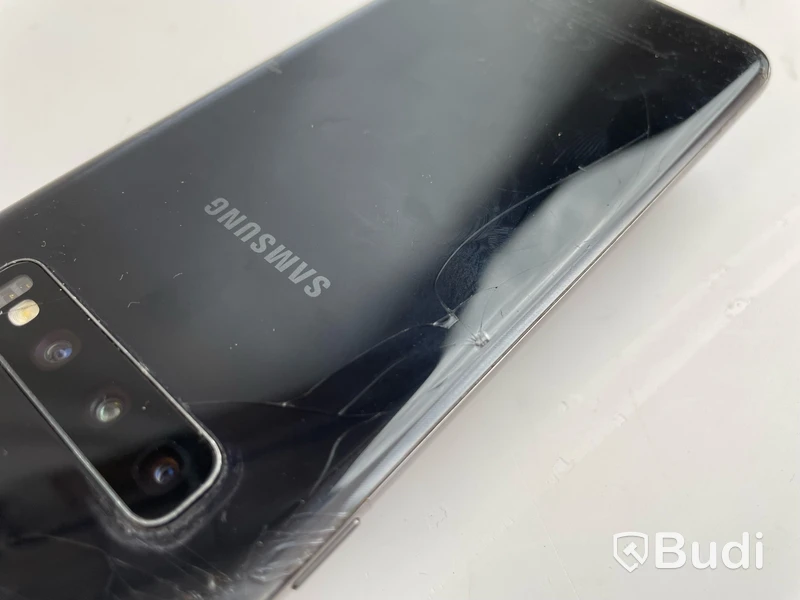 Mobil Samsung Galaxy S10. OBS! Skrapad skärm.