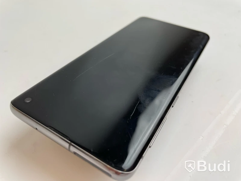 Mobil Samsung Galaxy S10. OBS! Skrapad skärm.