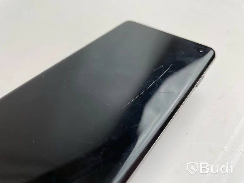 Mobil Samsung Galaxy S10. OBS! Skrapad skärm.