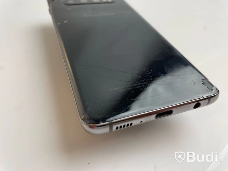 Mobil Samsung Galaxy S10. OBS! Skrapad skärm.