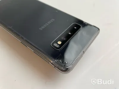 Mobil Samsung Galaxy S10. OBS! Skrapad skärm.
