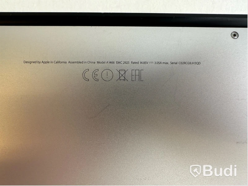 Dator Apple MacBook Air 13 tum (2015). OBS! Defekt skärm.