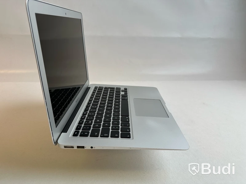 Dator Apple MacBook Air 13 tum (2015). OBS! Defekt skärm.