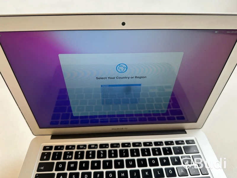 Dator Apple MacBook Air 13 tum (2015). OBS! Defekt skärm.