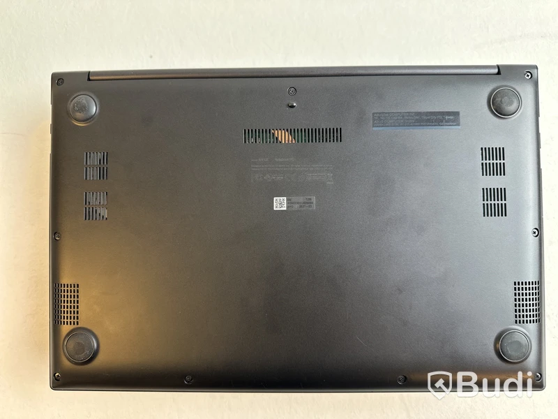 Dator Asus VivoBook M413I, inkl. laddare.