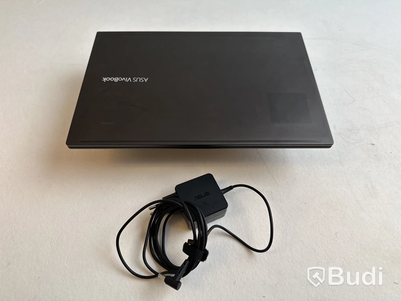 Dator Asus VivoBook M413I, inkl. laddare.