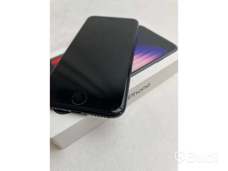 Mobil Apple iPhone SE. OBS! Skador på framsidan och repor på baksidan.