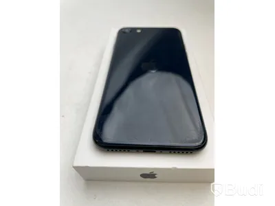 Mobil Apple iPhone SE. OBS! Skador på framsidan och repor på baksidan.
