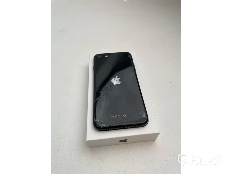 Mobil Apple iPhone SE. OBS! Skador på baksidan.
