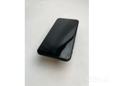Mobil Apple iPhone SE. OBS! Skador på baksidan.